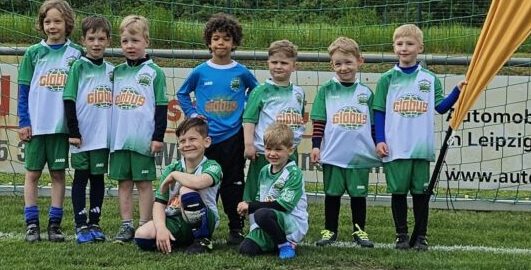 https://www.sv-eiche-wachau.de/wp-content/uploads/2026/05/Trikots-Bambini-2-Sponsor-Globus-e1779909912341.jpg